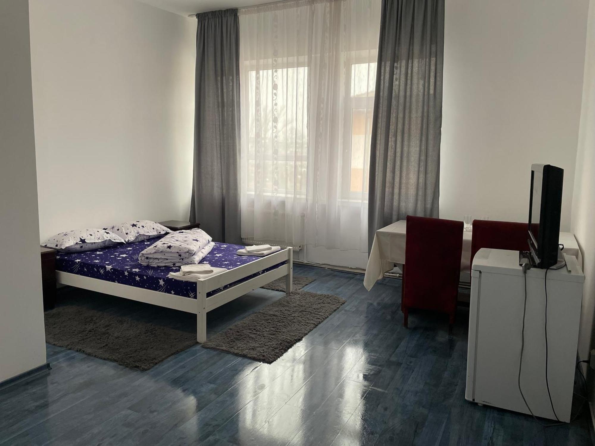 Studio Rentals Онешти Экстерьер фото